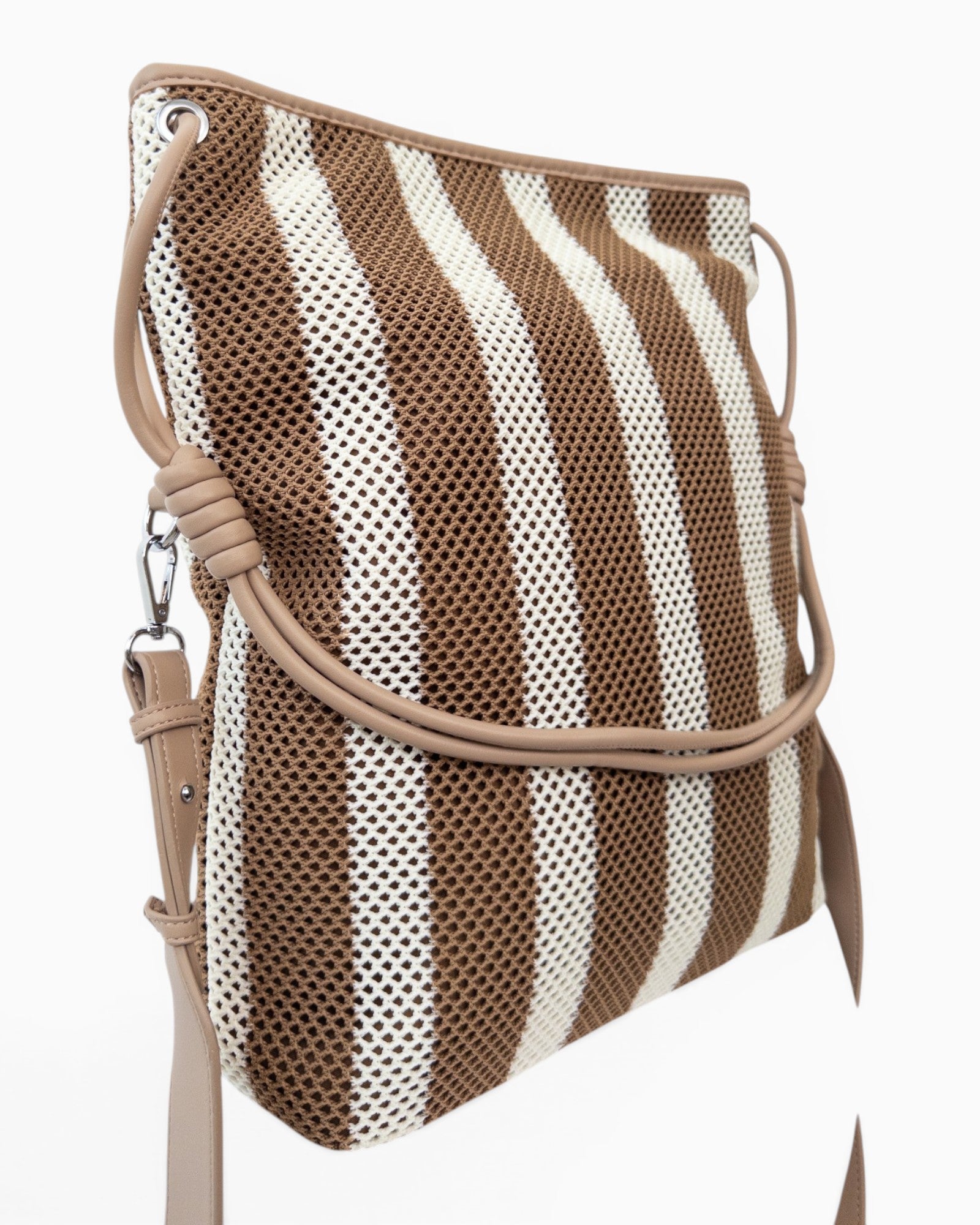 Shopper mit Streifenmuster und Netzstruktur camel braun creme