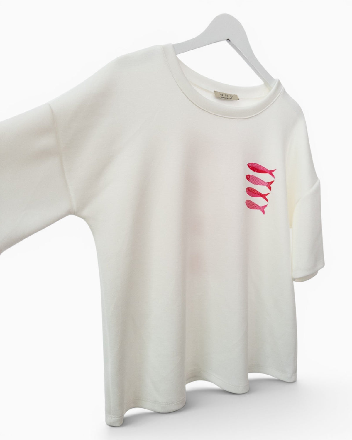 Shirt mit Fischmotiv und Rückendruck weiß pink