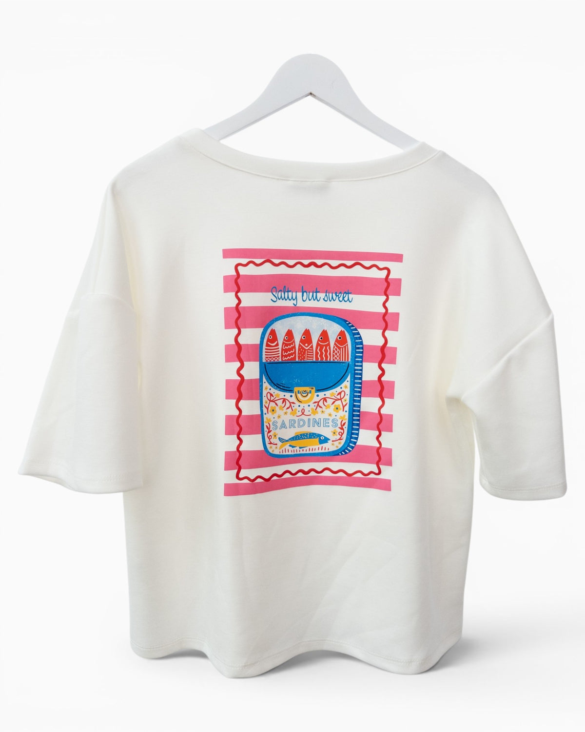 Shirt mit Sardinenmotiv und Rückendruck weiß