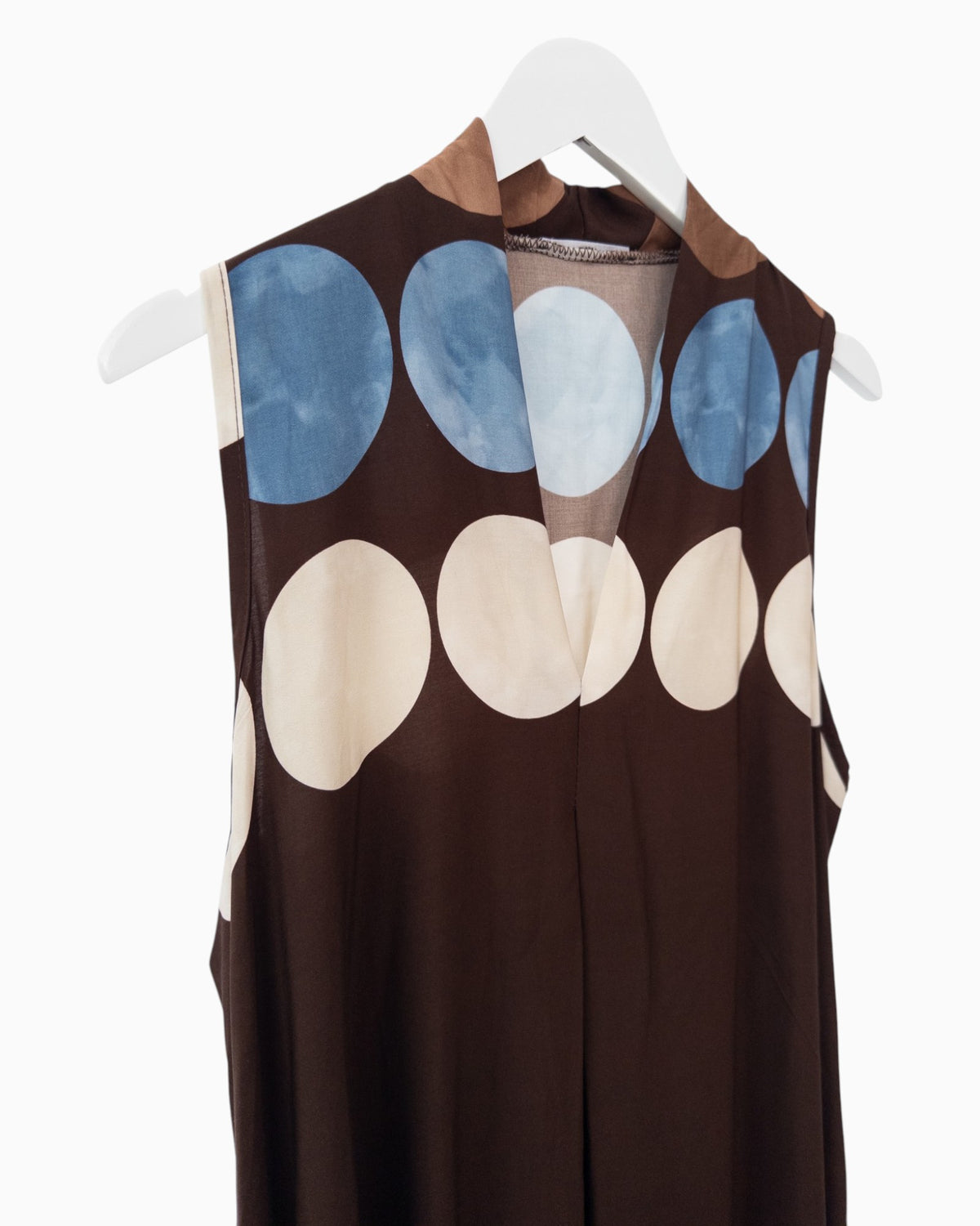Ärmelloses Maxikleid mit großem Punktmuster dunkelbraun