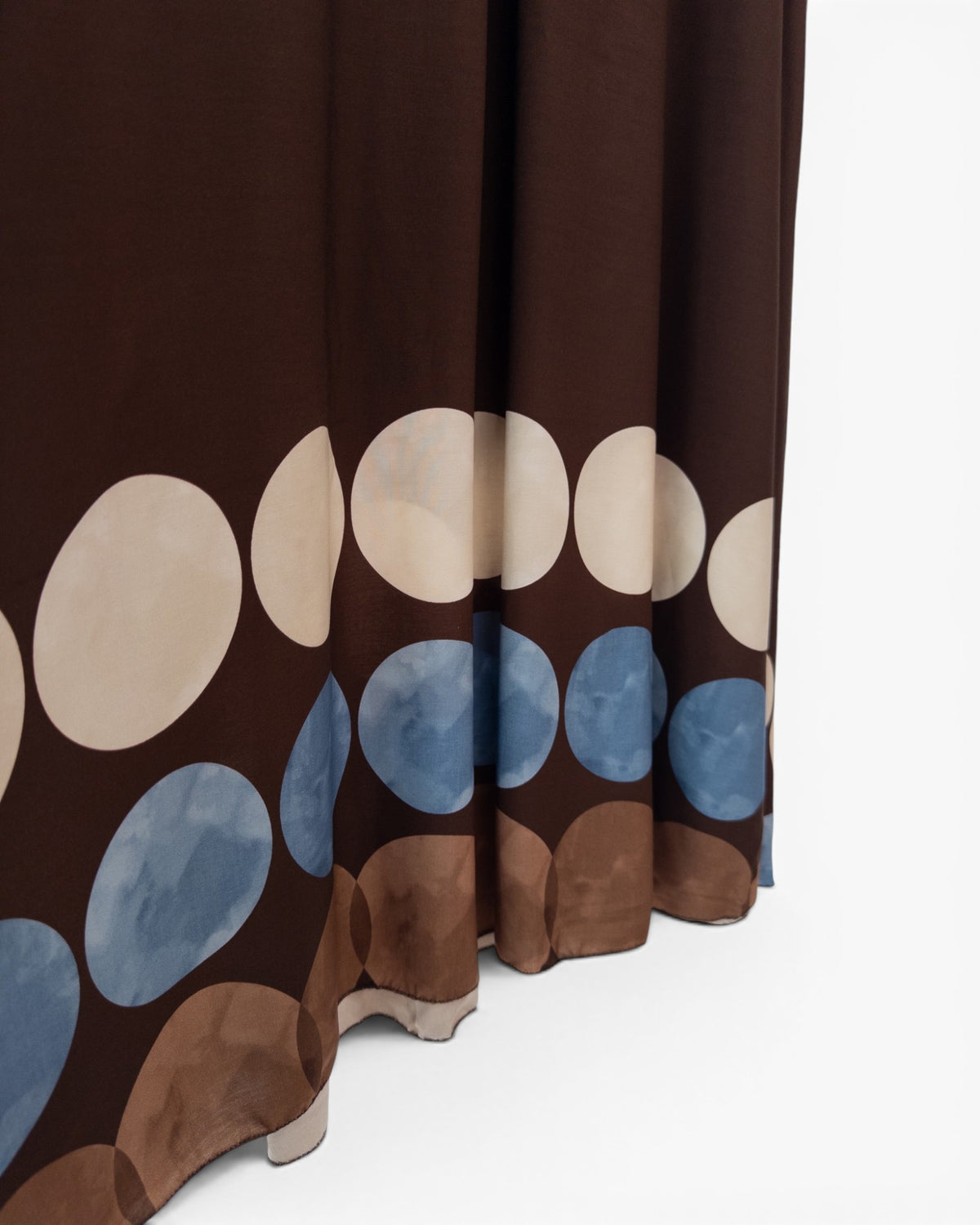 Ärmelloses Maxikleid mit großem Punktmuster dunkelbraun