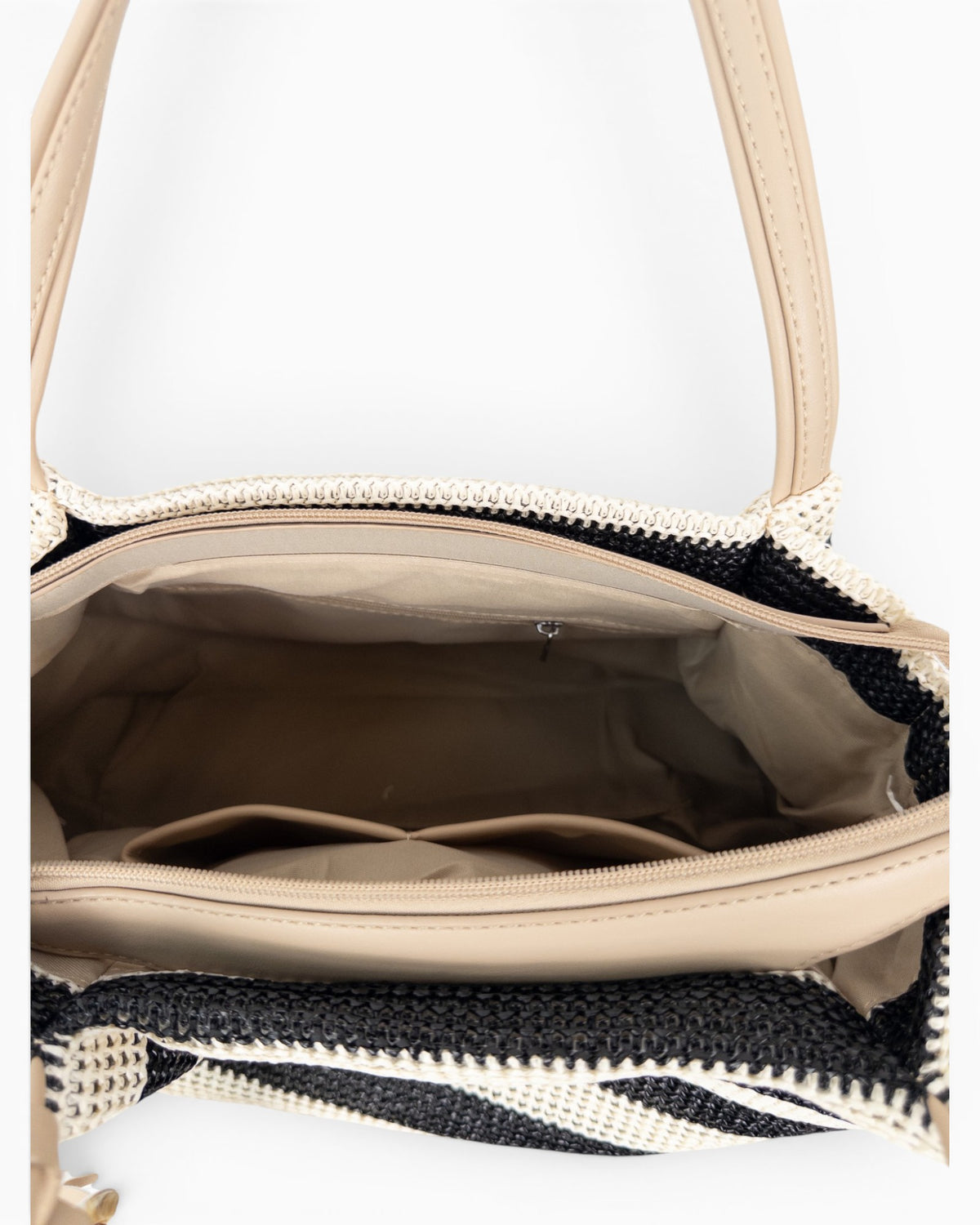 Handtasche mit Streifenmuster und Quaste schwarz creme