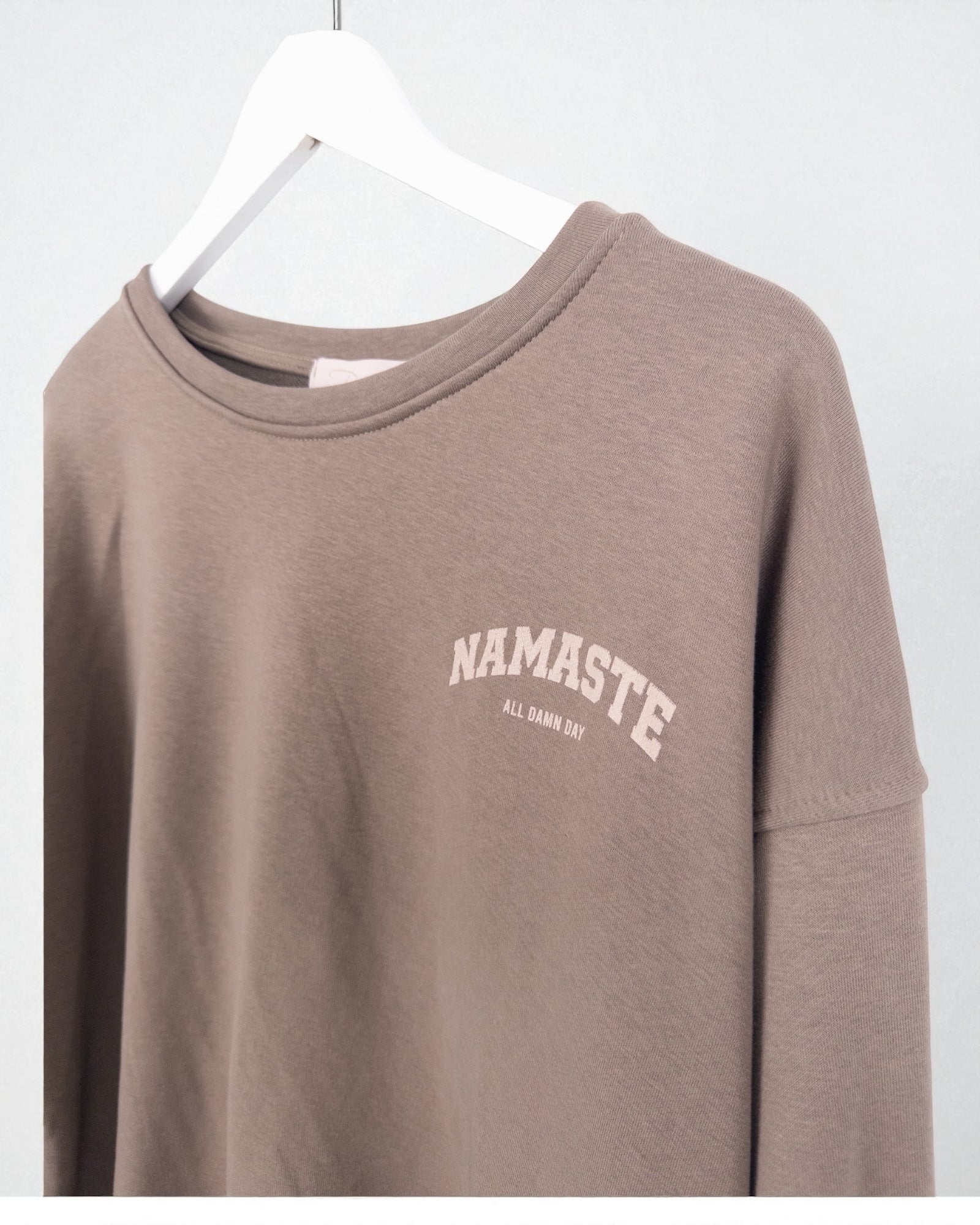 Leo Sweatshirt Namaste braun
