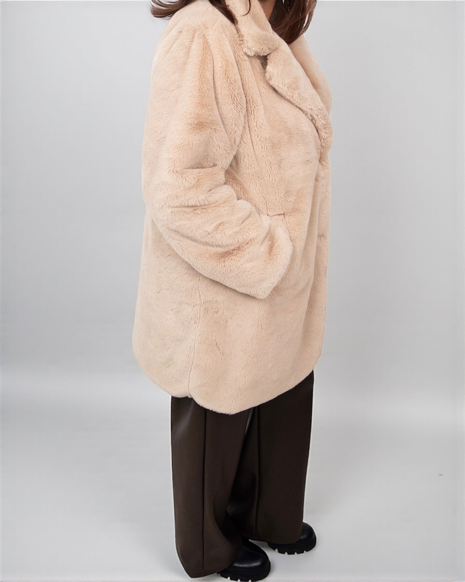 Flauschiger Mantel beige