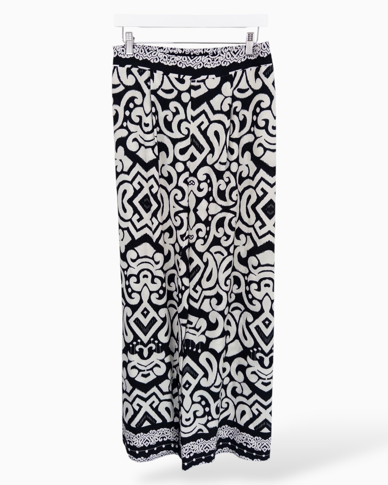 Leichte Hose mit Musterung schwarz weiß