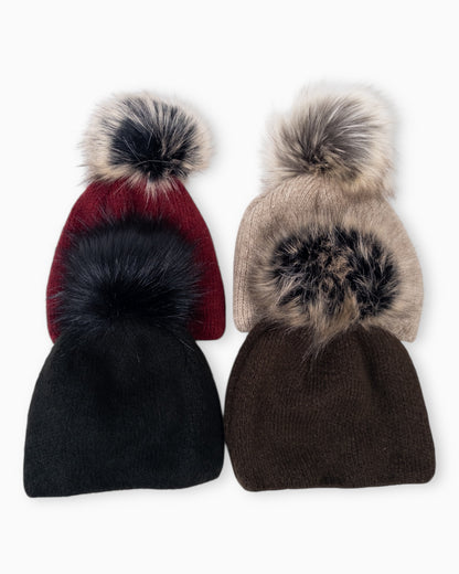 Winterwarme Mütze mit Bommel dunkelbraun