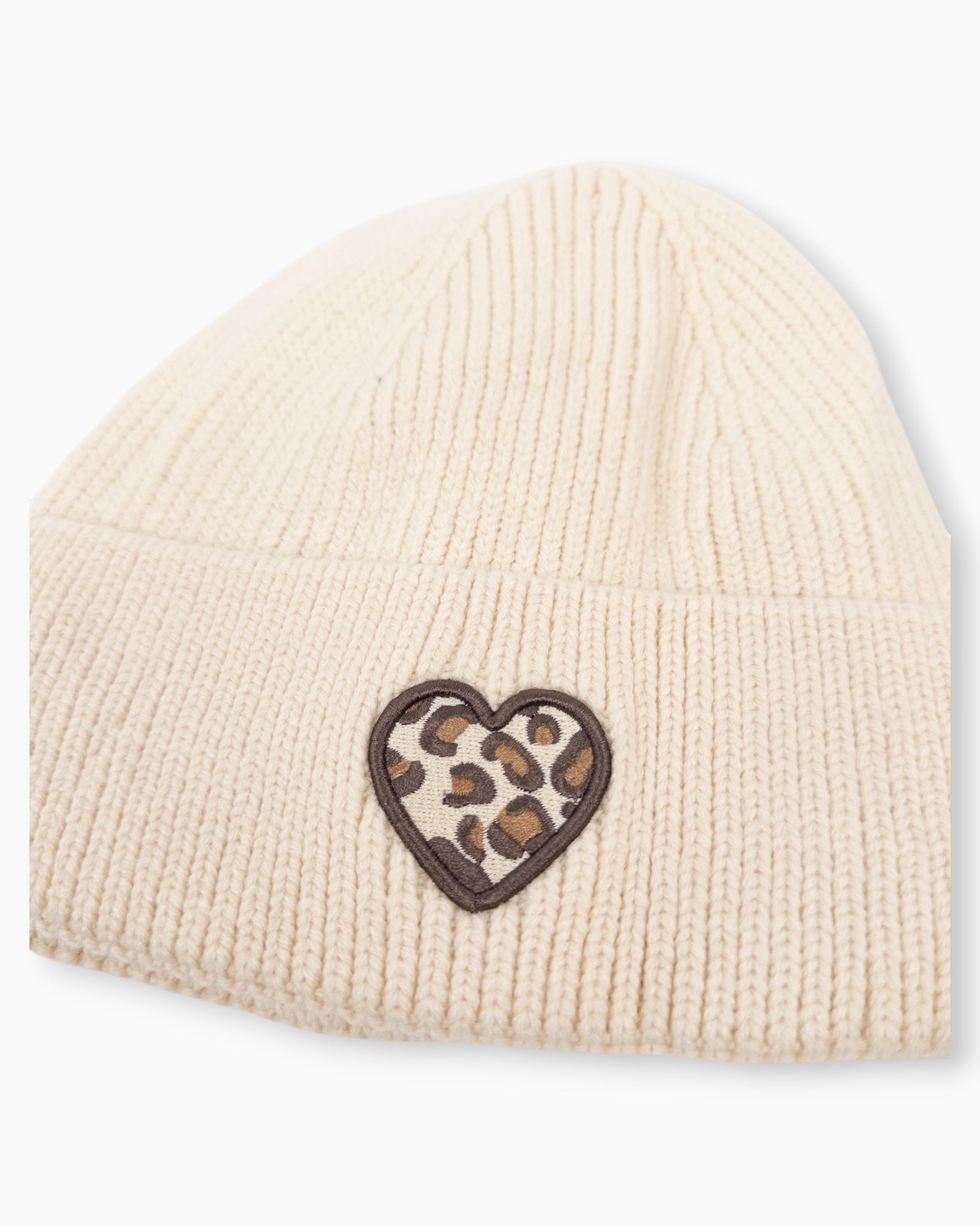 Winterwarme Mütze mit Leo-Herz sand