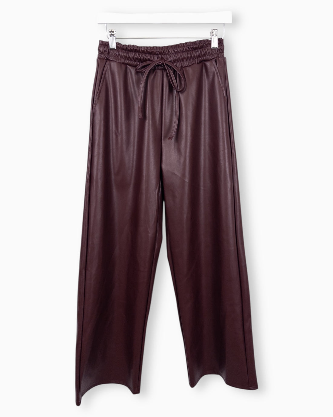 Hose in Lederoptik burgund