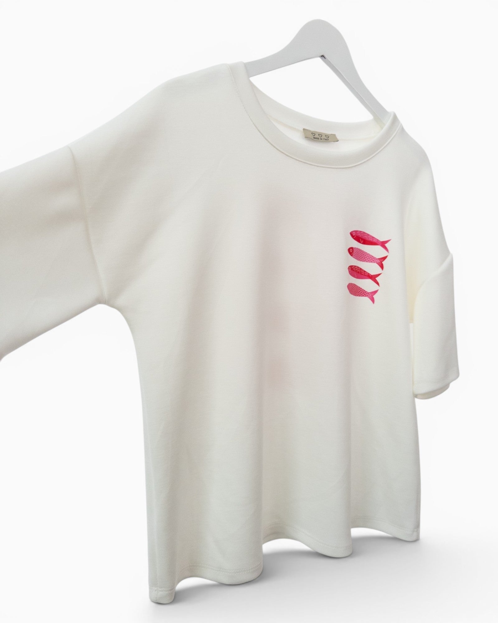 Shirt mit Fischmotiv und Rückendruck weiß pink