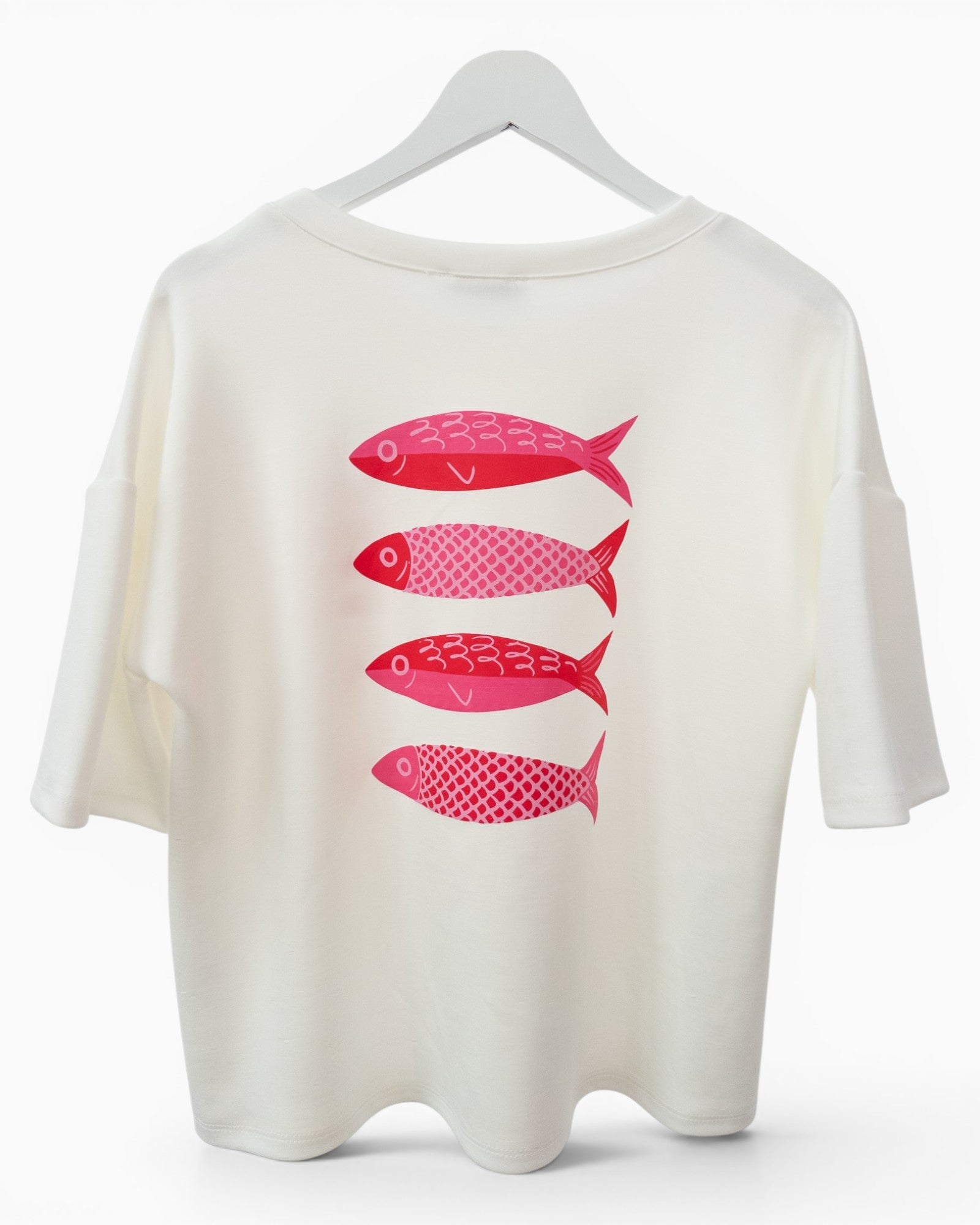 Shirt mit Fischmotiv und Rückendruck weiß pink