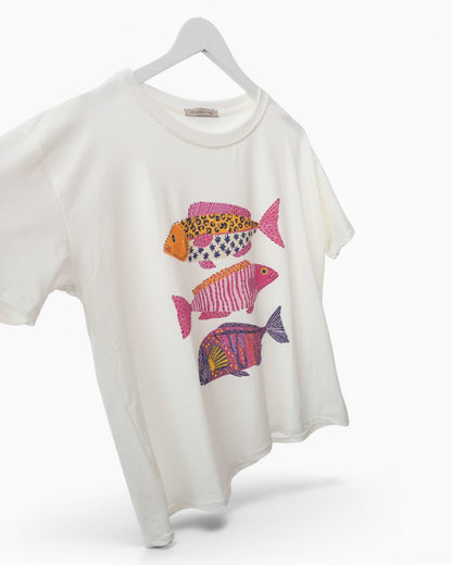 Shirt mit buntem Fischmotiv und Strassdetails weiß