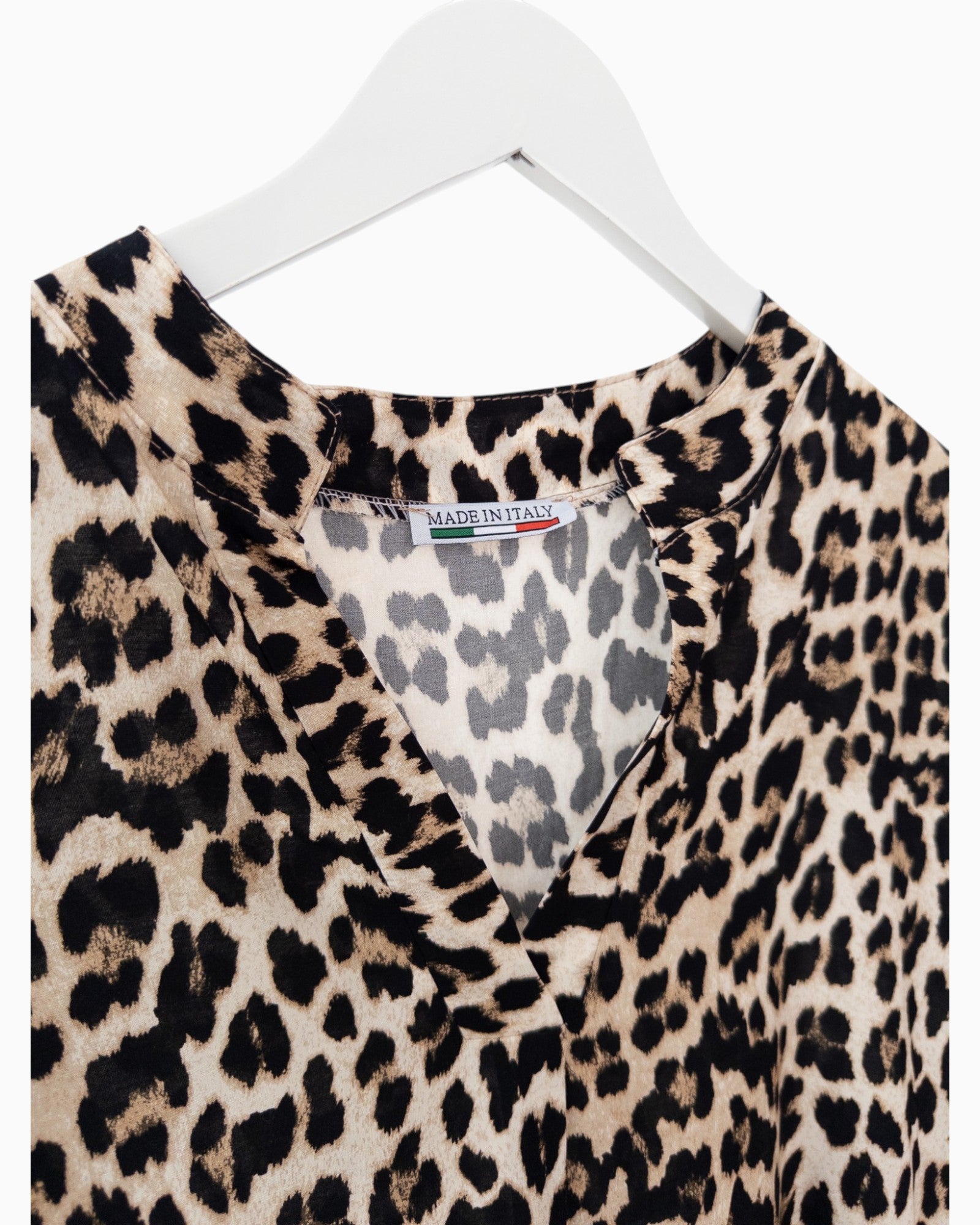 Leo Kleid mit V-Ausschnitt beige schwarz