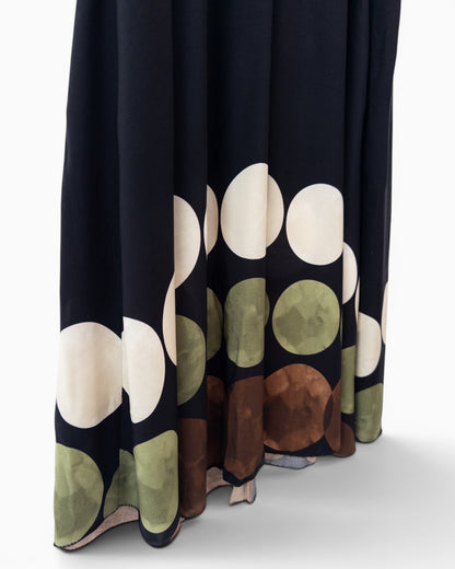 Ärmelloses Maxikleid mit großem Punktmuster schwarz