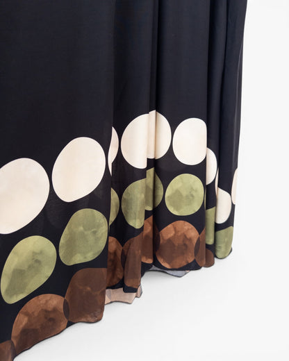 Ärmelloses Maxikleid mit großem Punktmuster schwarz