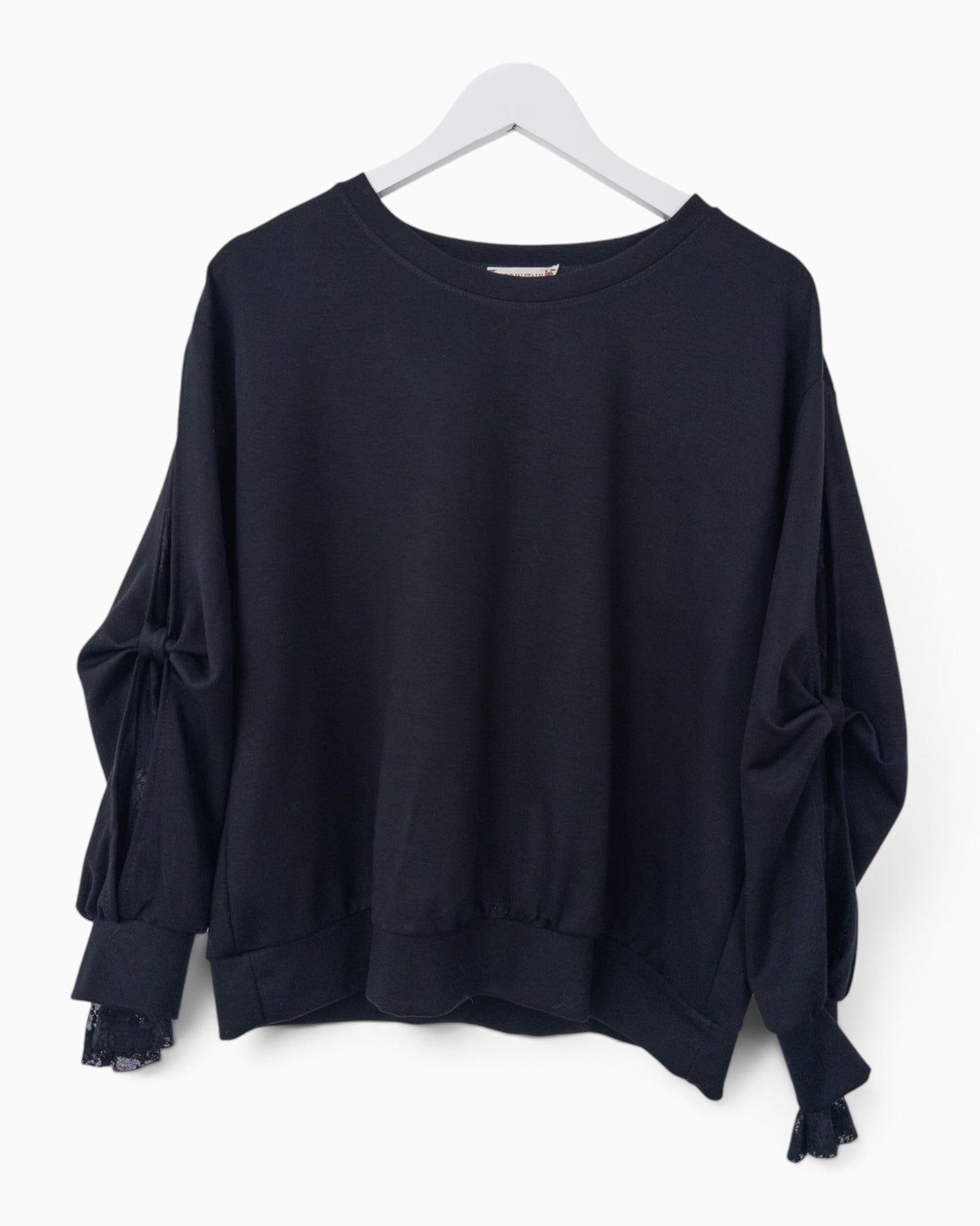 Pullover mit Spitze am Ärmel schwarz