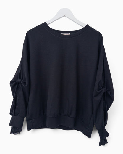Pullover mit Spitze am Ärmel schwarz
