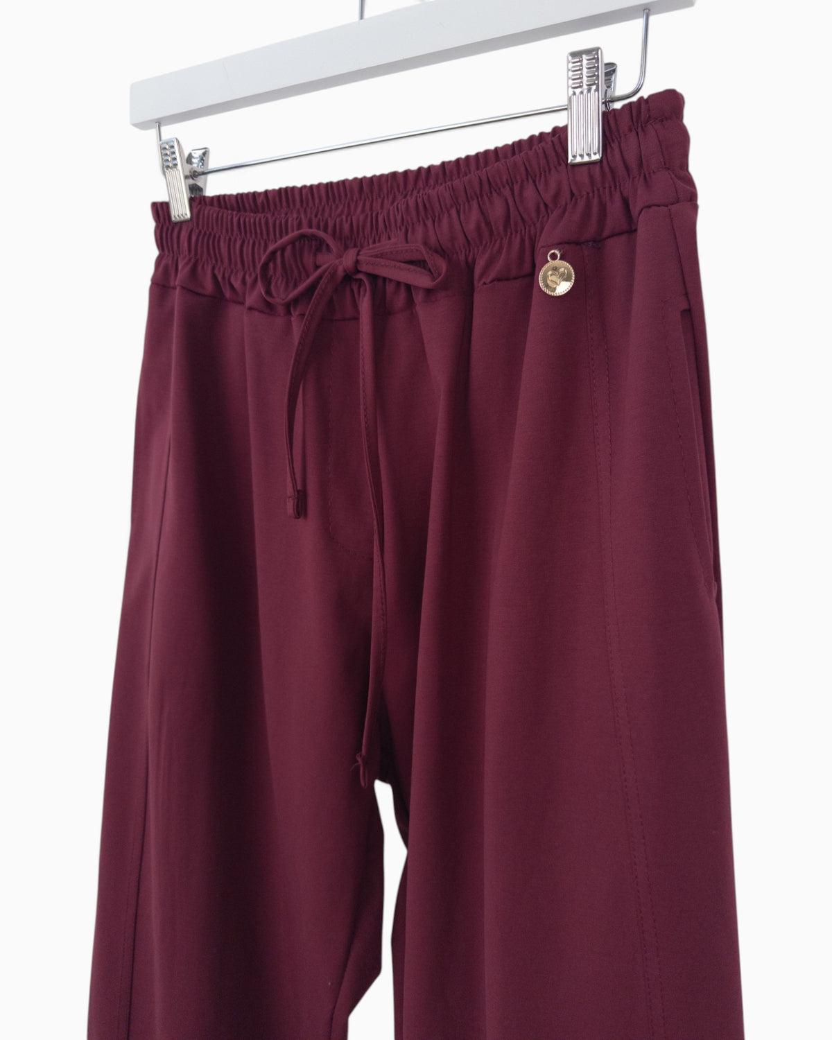 Hose mit Ziernaht weinrot