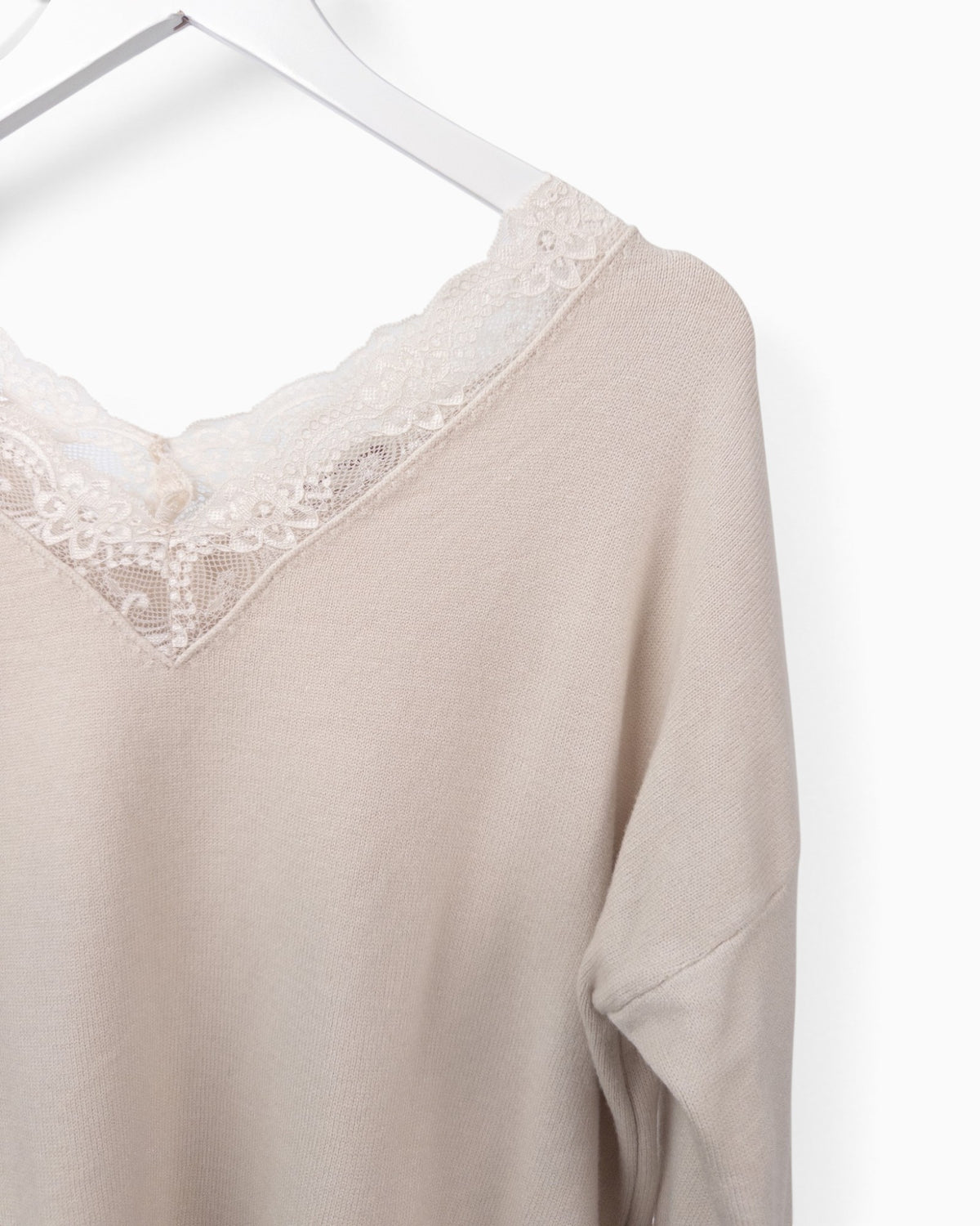 Strickpullover mit Spitze sand