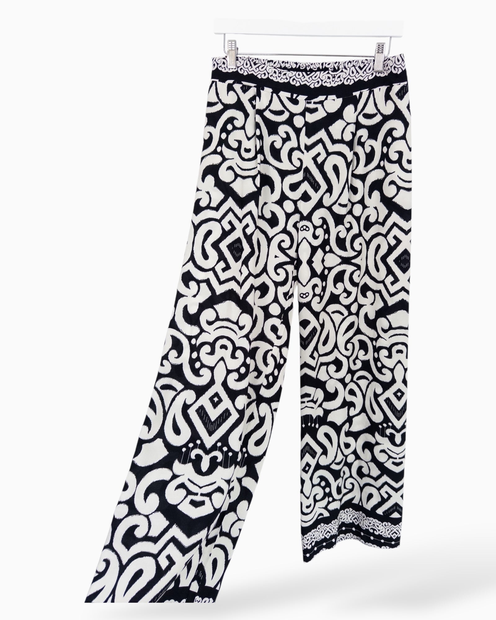 Leichte Hose mit Musterung schwarz weiß