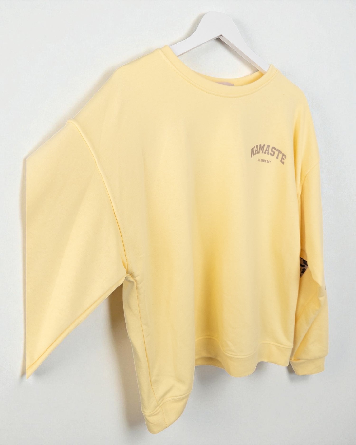 Leo Sweatshirt Namaste gelb