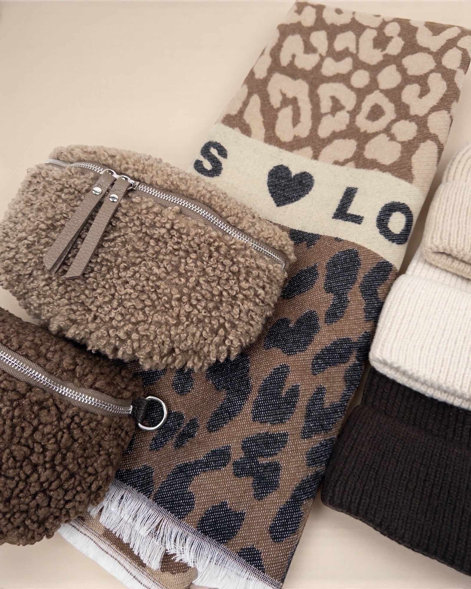 Leo Schal Love braun