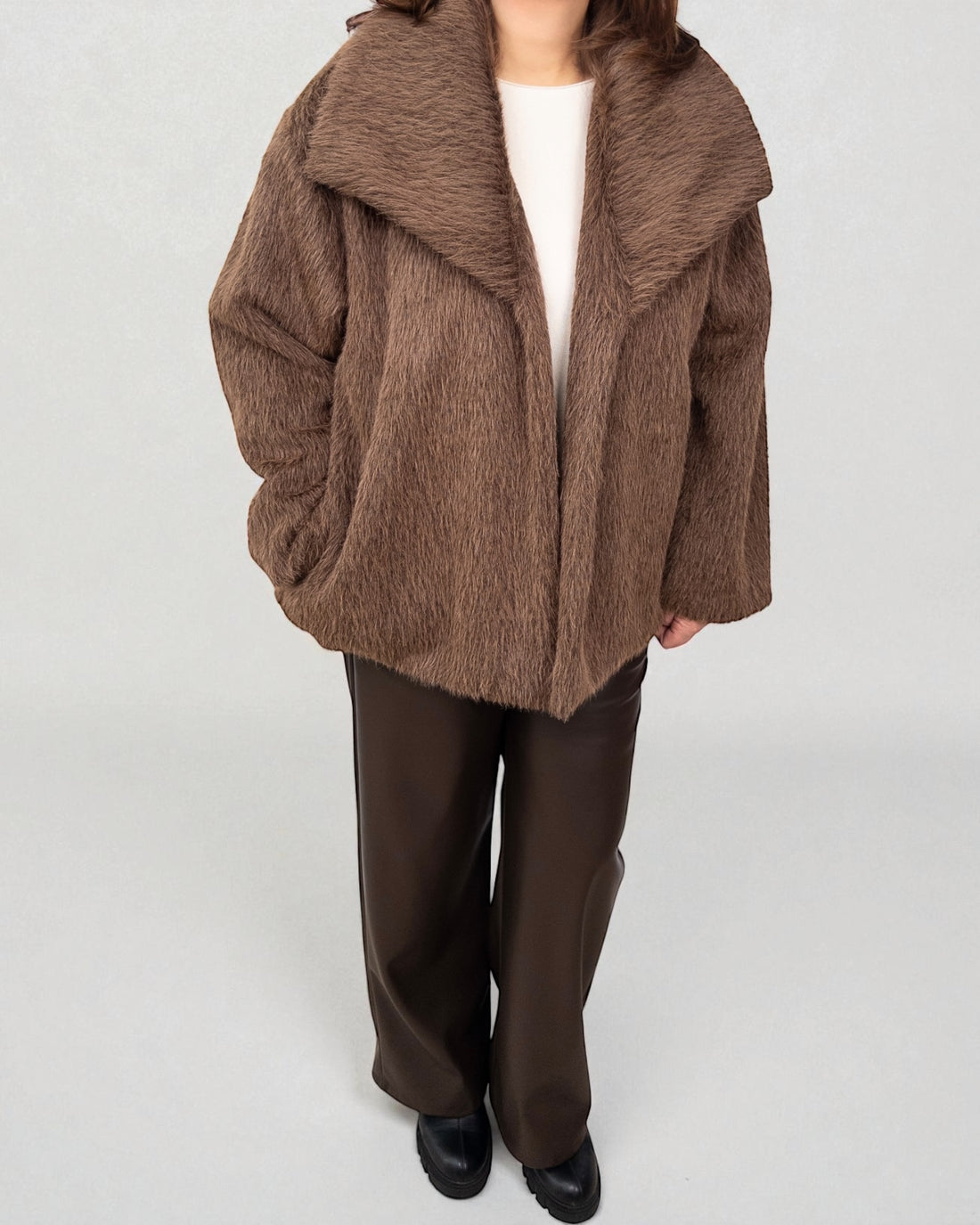 Kurze Jacke Kunstpelz braun