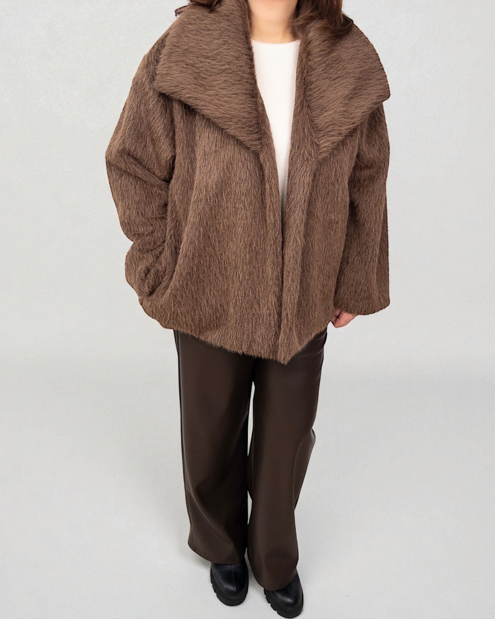 Kurze Jacke Kunstpelz braun