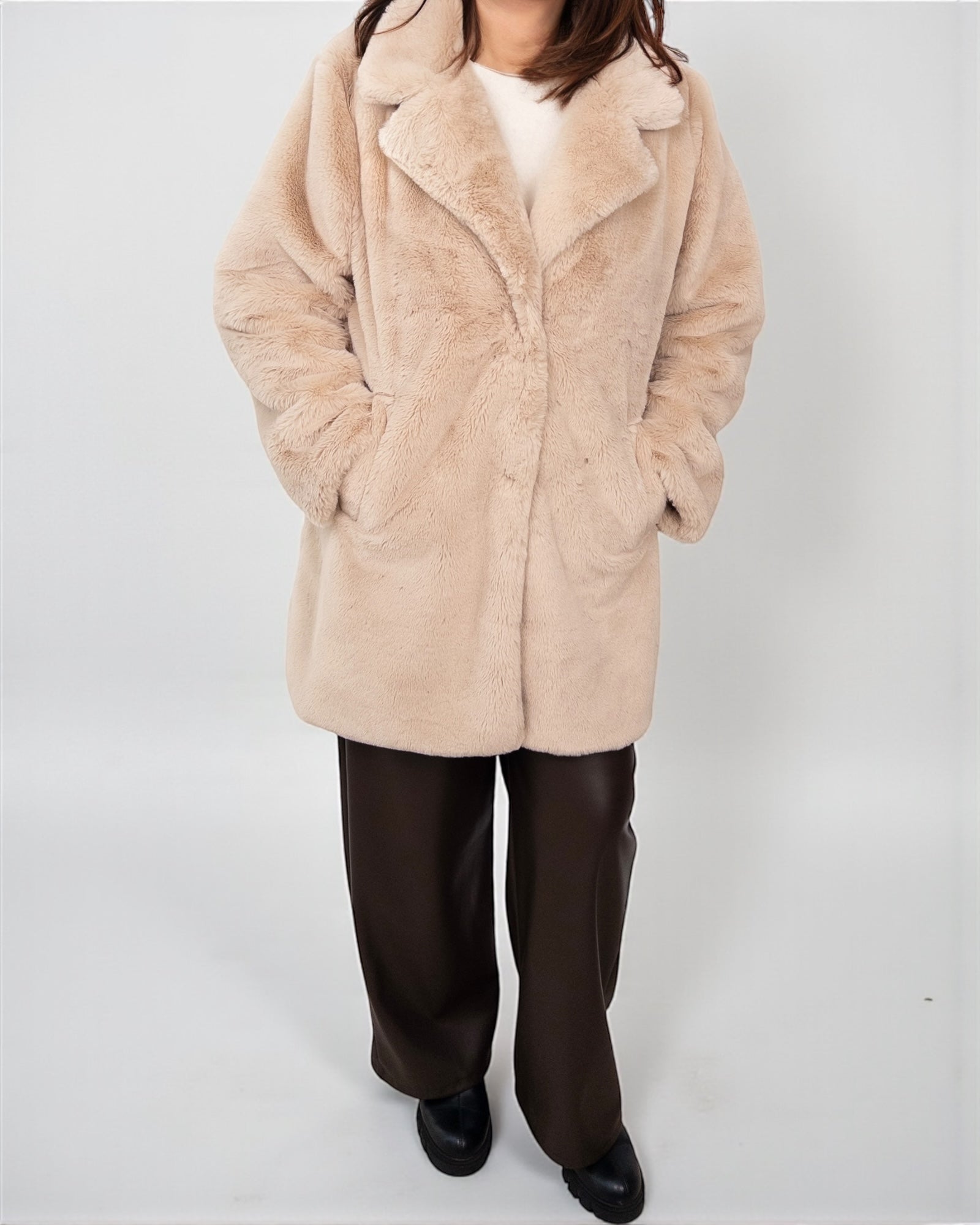 Flauschiger Mantel beige