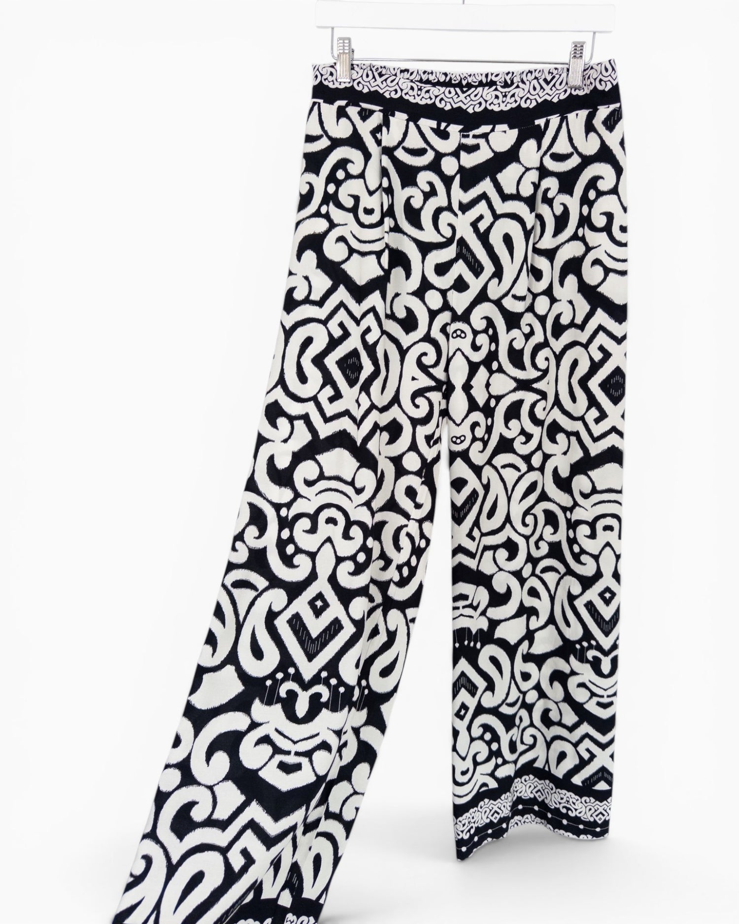 Leichte Hose mit Musterung schwarz weiß