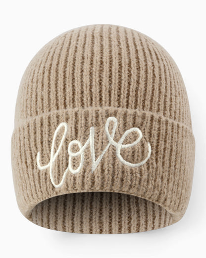 Damen Mütze Love in Beige mit weißer Stickerei